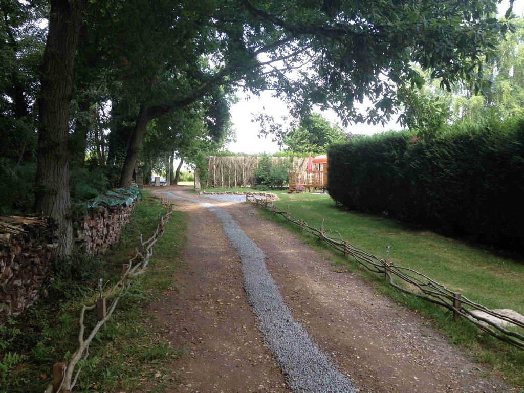 Roulotte Du Petit Bois Villa Theillement Eksteriør bilde