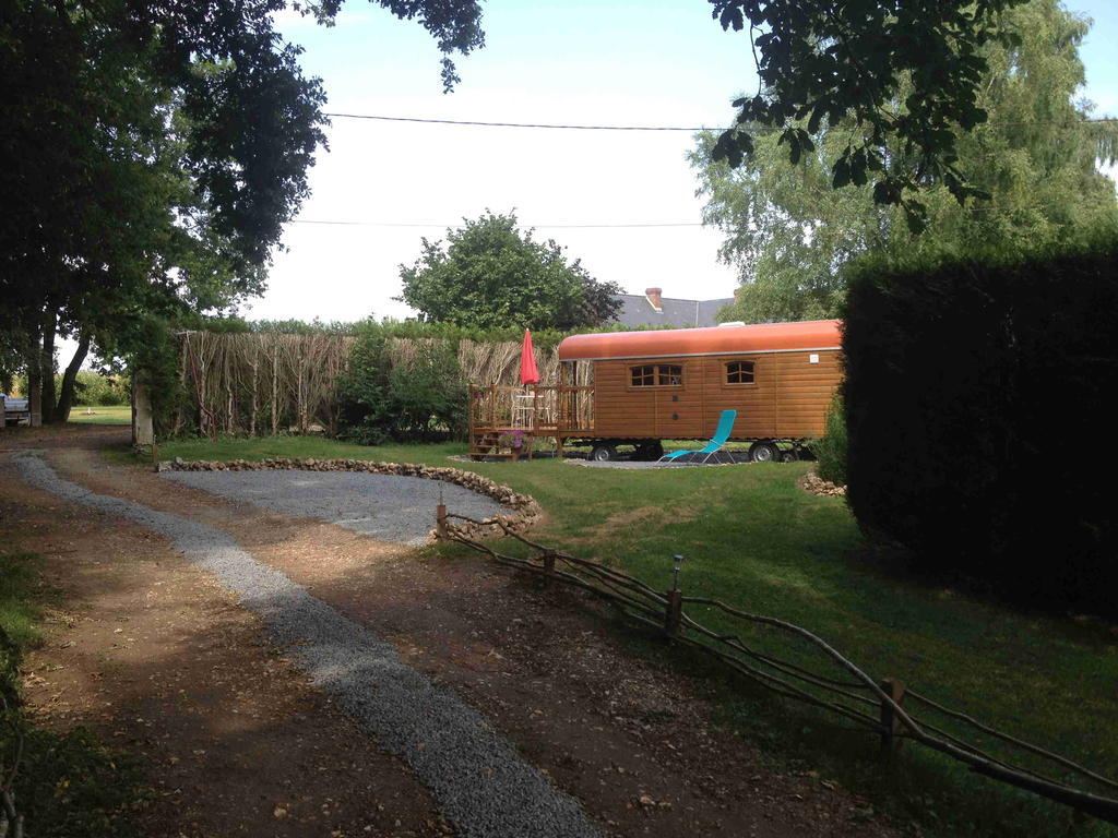 Roulotte Du Petit Bois Villa Theillement Eksteriør bilde